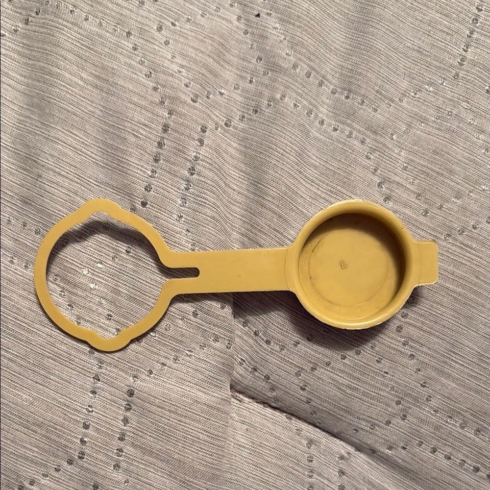 Yellow Stanley Hostess Party Bottle Cap - Picture 2 of 2